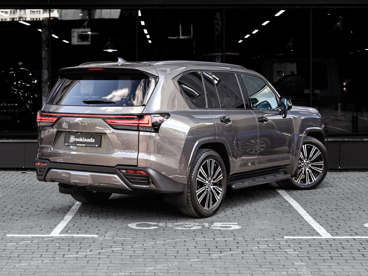 Lexus LX600