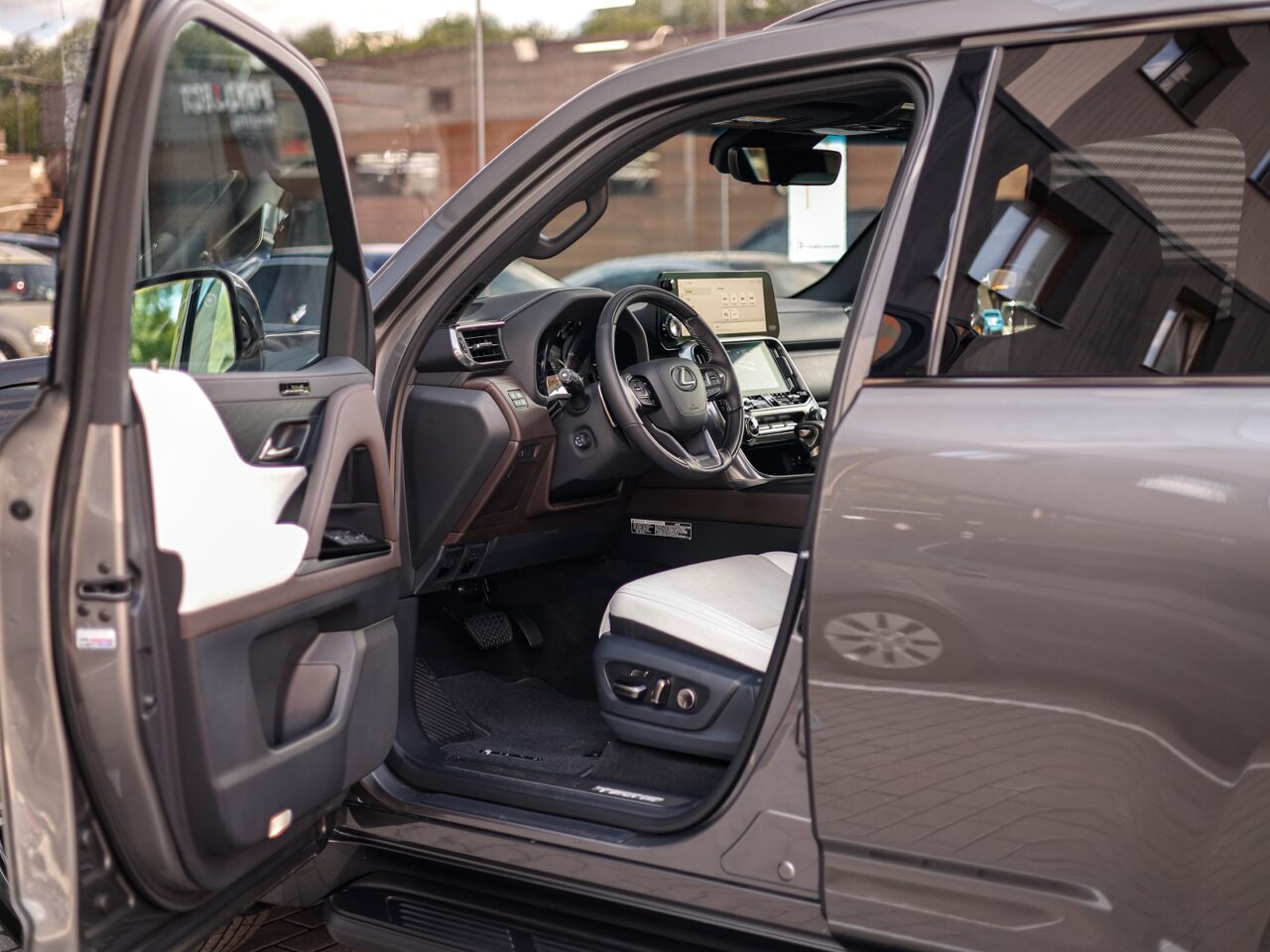 Lexus LX600