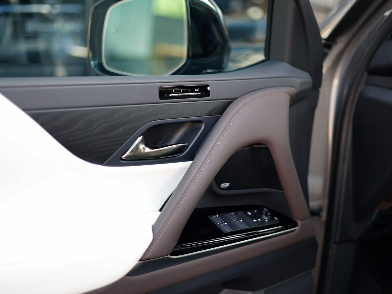 Lexus LX600