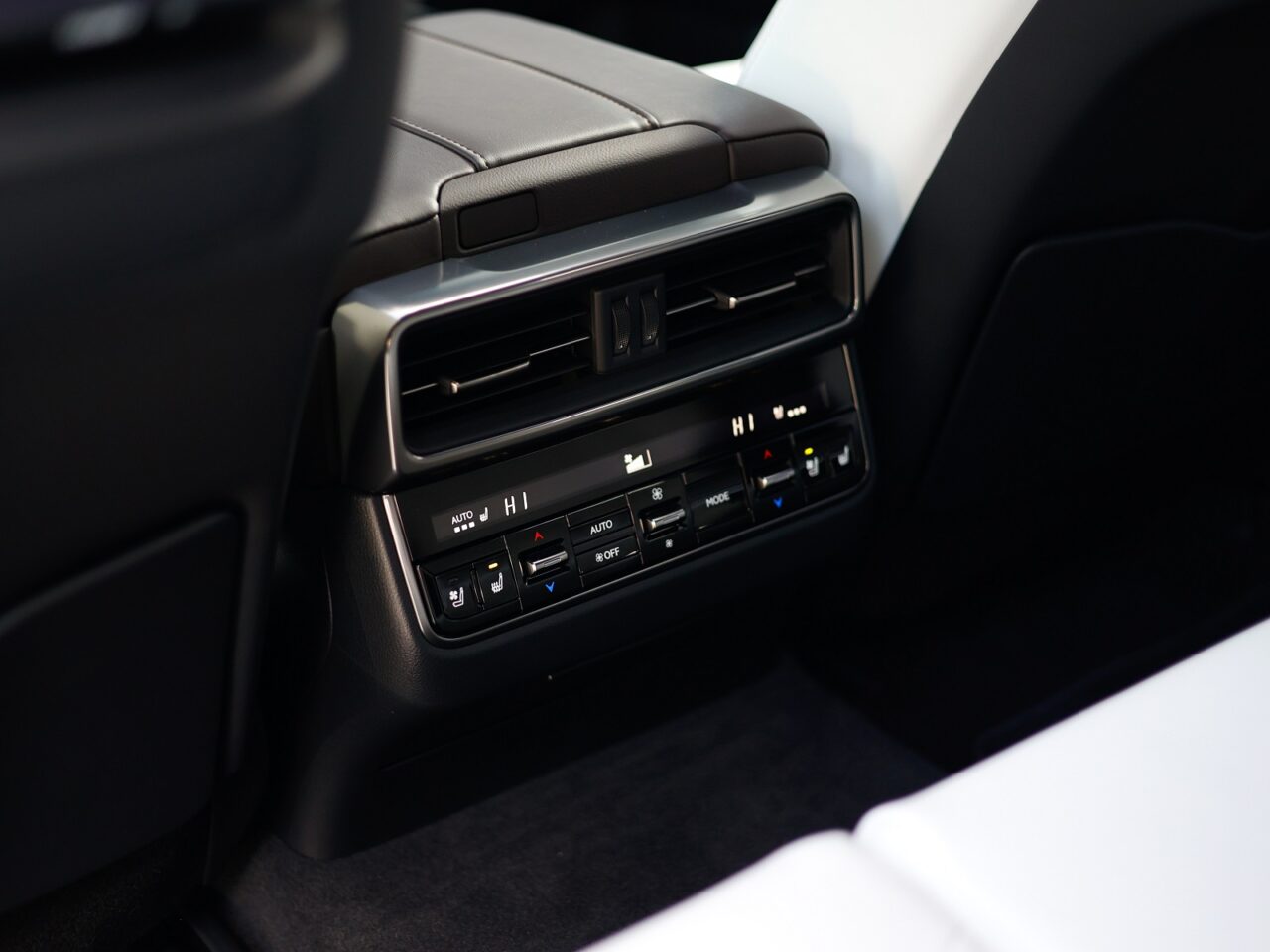 Lexus LX600