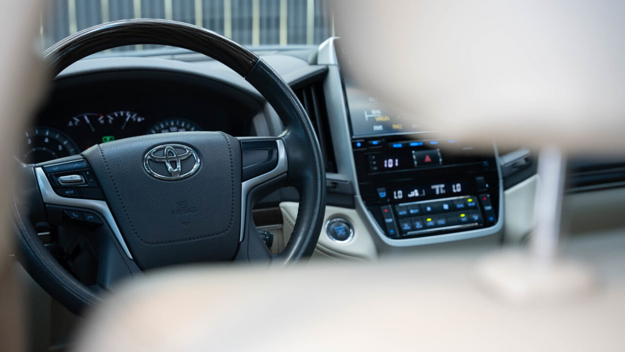 Toyota Land Cruiser 200 Black