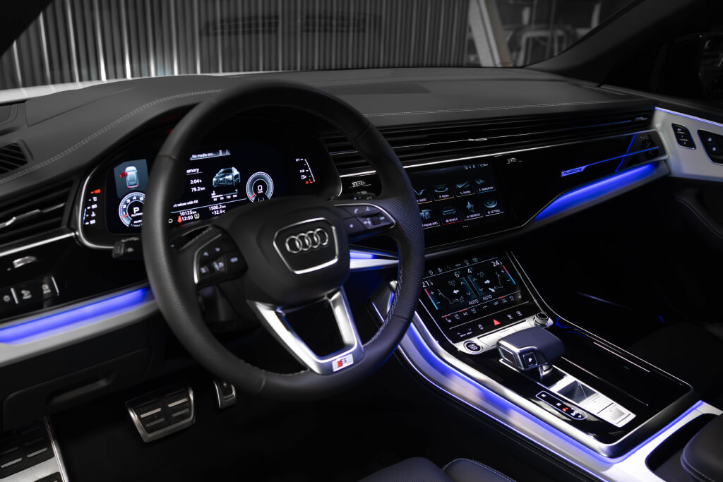 Audi Q8 White