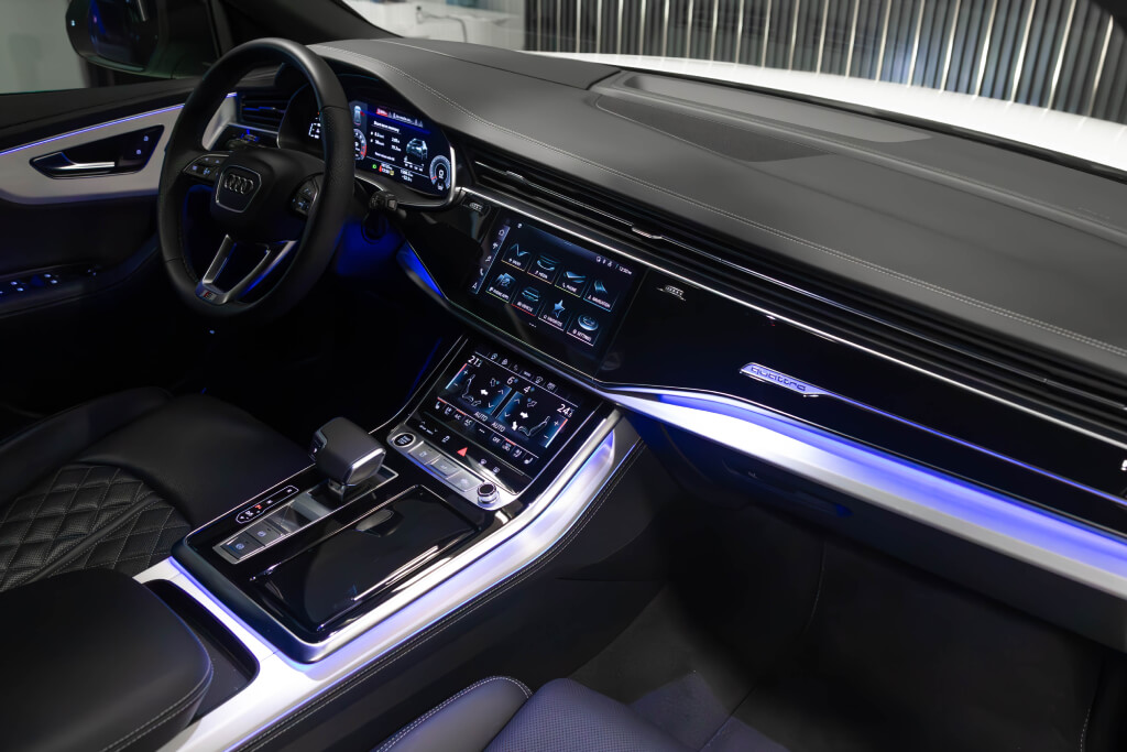 Audi Q8 White