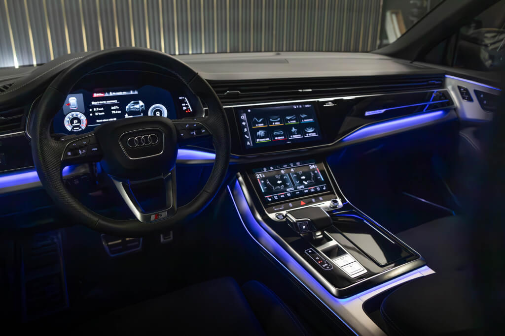 Audi Q8 White