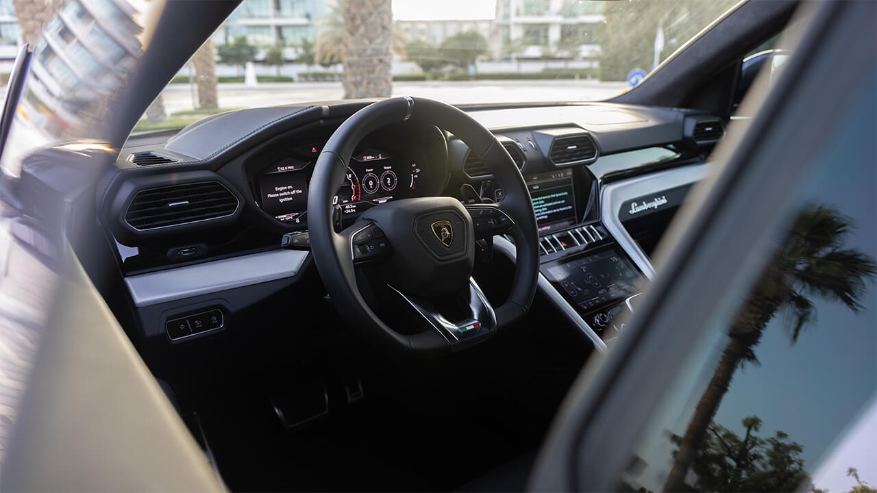 Lamborghini Urus Violet