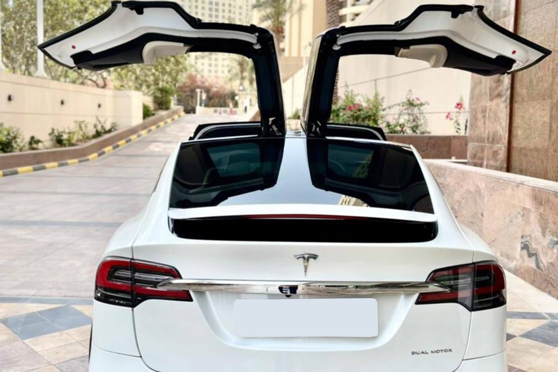 TESLA MODEL X