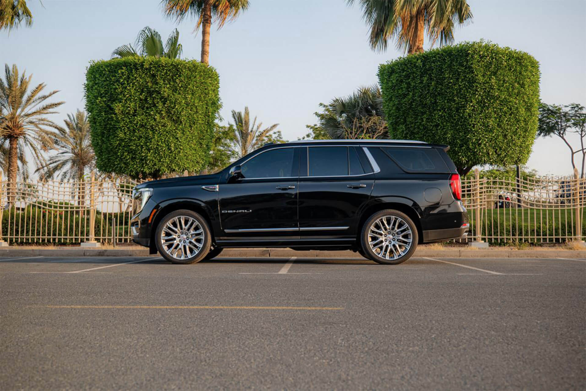 GMC Yukon Denali Black